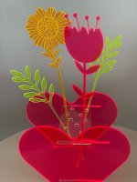 HEART Vase mit Blumen aus leuchtendem Acrylglas