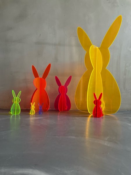BUNNY TO GO Hase aus leuchtendem Acrylglas