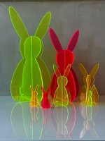 BUNNY TO GO Hase aus leuchtendem Acrylglas