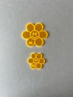 JOY Blümchen-Anhänger aus leuchtendem Acrylglas