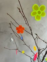 FLORA Blümchen-Anhänger aus leuchtendem Acrylglas