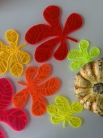 HENRY – The Illuminated Acrylic Glass Leaf | GLOWING BLISS™